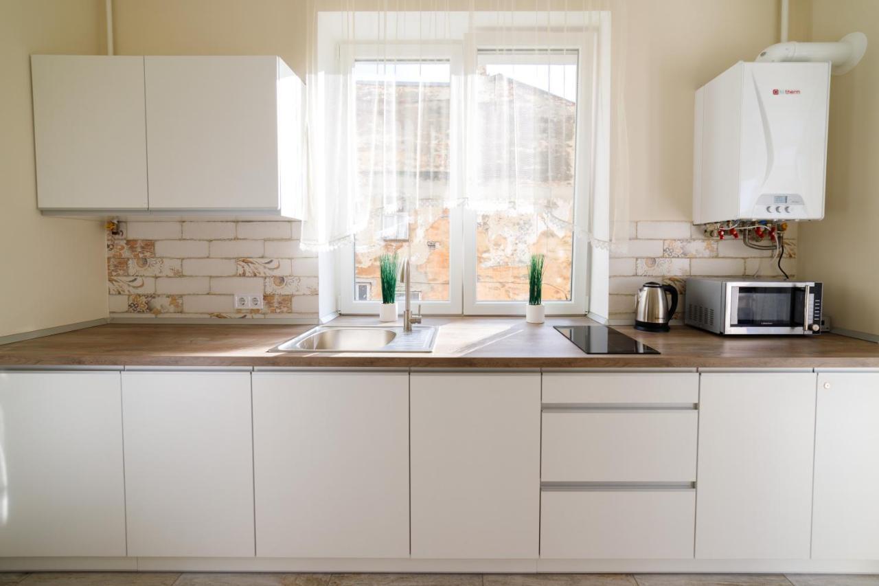 Lux Apartments Λβιβ Εξωτερικό φωτογραφία