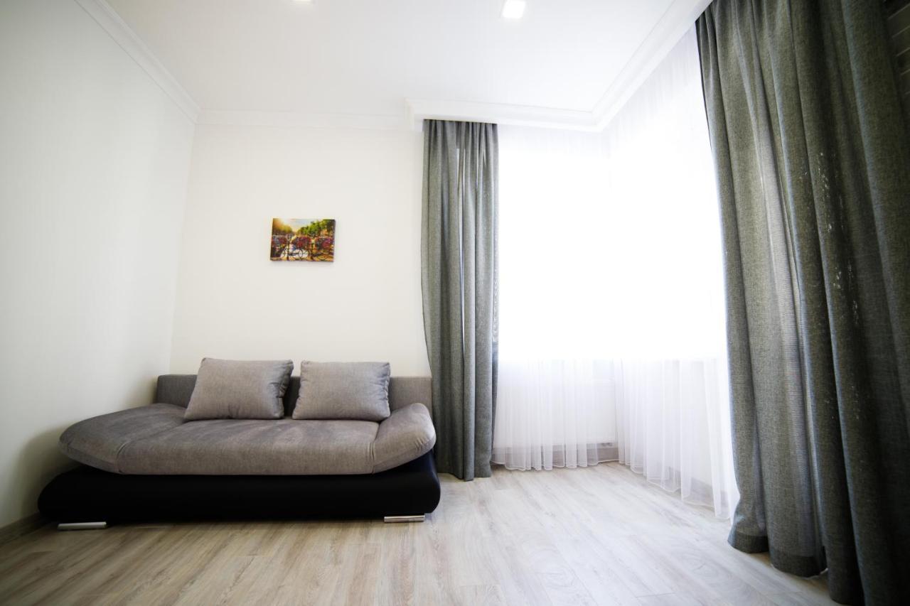 Lux Apartments Λβιβ Εξωτερικό φωτογραφία