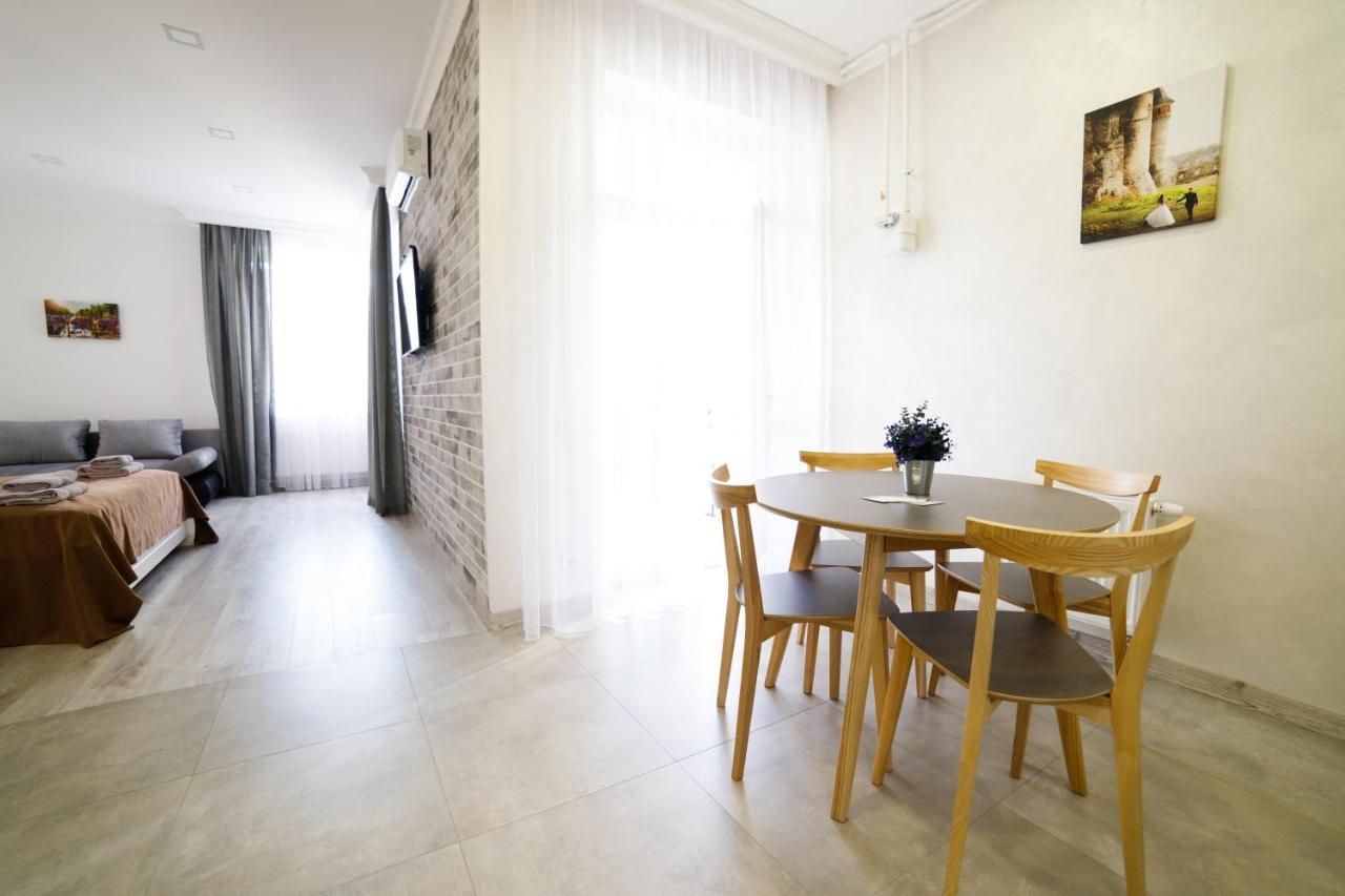 Lux Apartments Λβιβ Εξωτερικό φωτογραφία